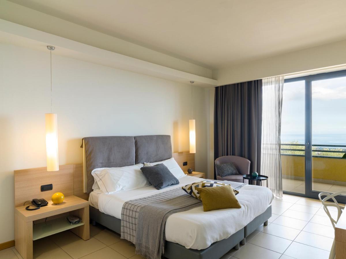 Esperia Palace Hotel & Resort Spa Zafferana Etnea Exteriör bild