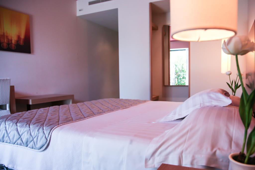 Esperia Palace Hotel & Resort Spa Zafferana Etnea Exteriör bild